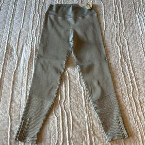 Woman's aerie leggings size M